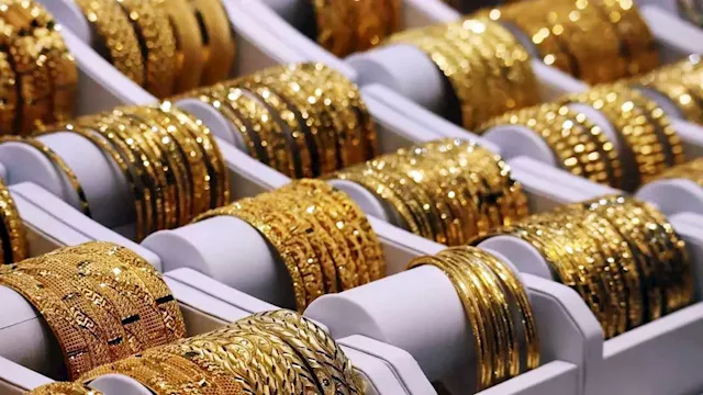 سعر الذهب اليوم بمصر ينخفض ببداية تعاملات الاثنين